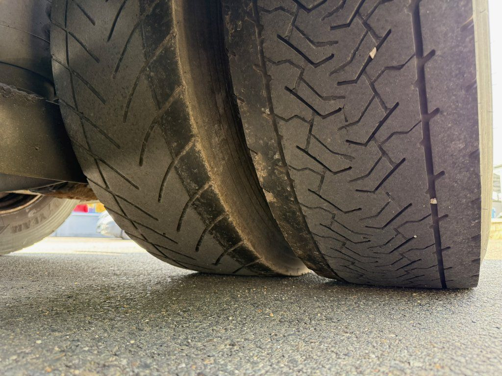 Tractor unit Mercedes-Benz 1848 Actros Gigaspace: picture 8