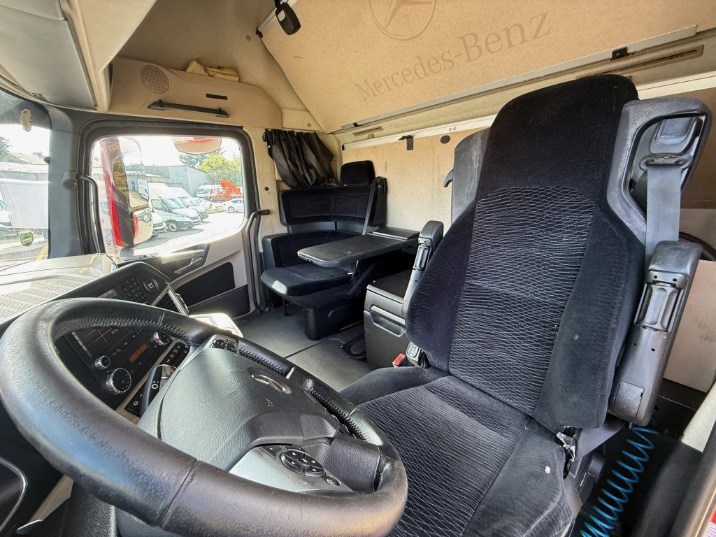 Tractor unit Mercedes-Benz 1848 Actros Gigaspace: picture 15