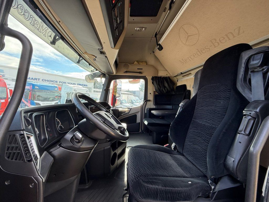 Tractor unit Mercedes-Benz 1848 Actros Gigaspace: picture 13