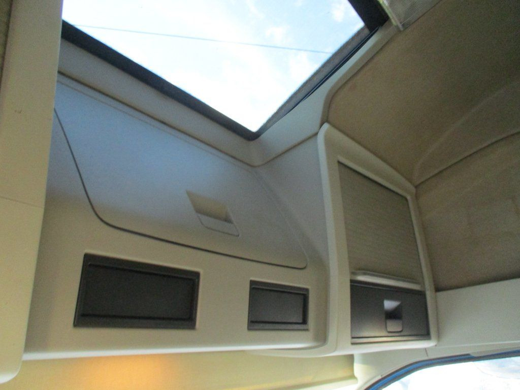 Curtain side truck Volvo FH500 6x2 Euro 6 + Schmitz: picture 18 Curtain side truck Volvo FH500 6x2 Euro 6 + Schmitz: picture 18