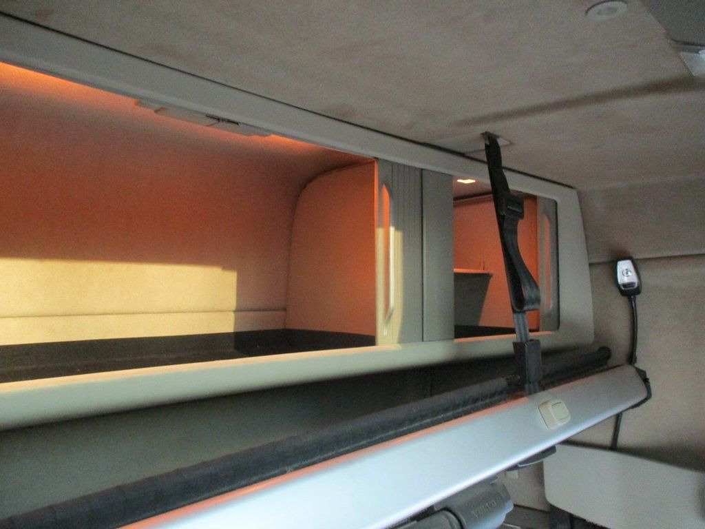 Curtain side truck Volvo FH500 6x2 Euro 6 + Schmitz: picture 15 Curtain side truck Volvo FH500 6x2 Euro 6 + Schmitz: picture 15