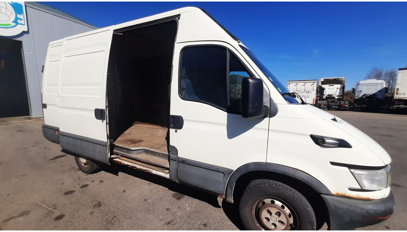 Iveco Daily 35S12 - Panel van: picture 4 Iveco Daily 35S12 - Panel van: picture 4