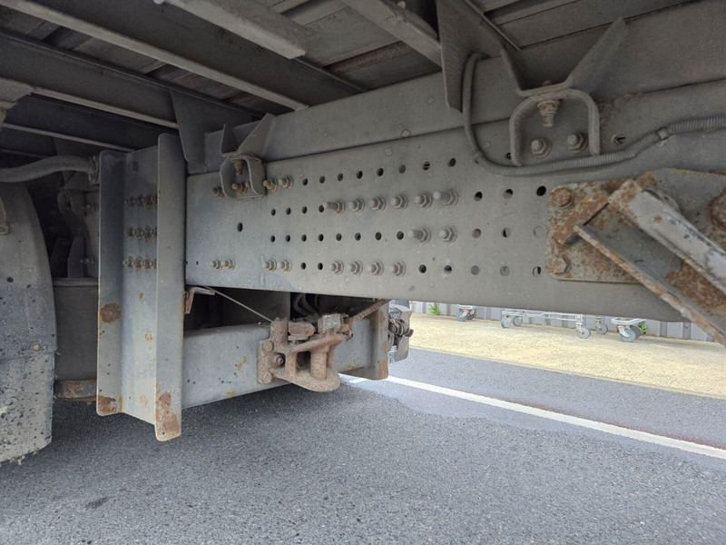 Renault Premium 460dxi - Curtain side truck: picture 3 Renault Premium 460dxi - Curtain side truck: picture 3