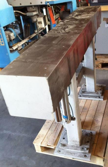 Pneumatically lowerable side stop - Paper cutting machine: picture 1 Pneumatically lowerable side stop - Paper cutting machine: picture 1