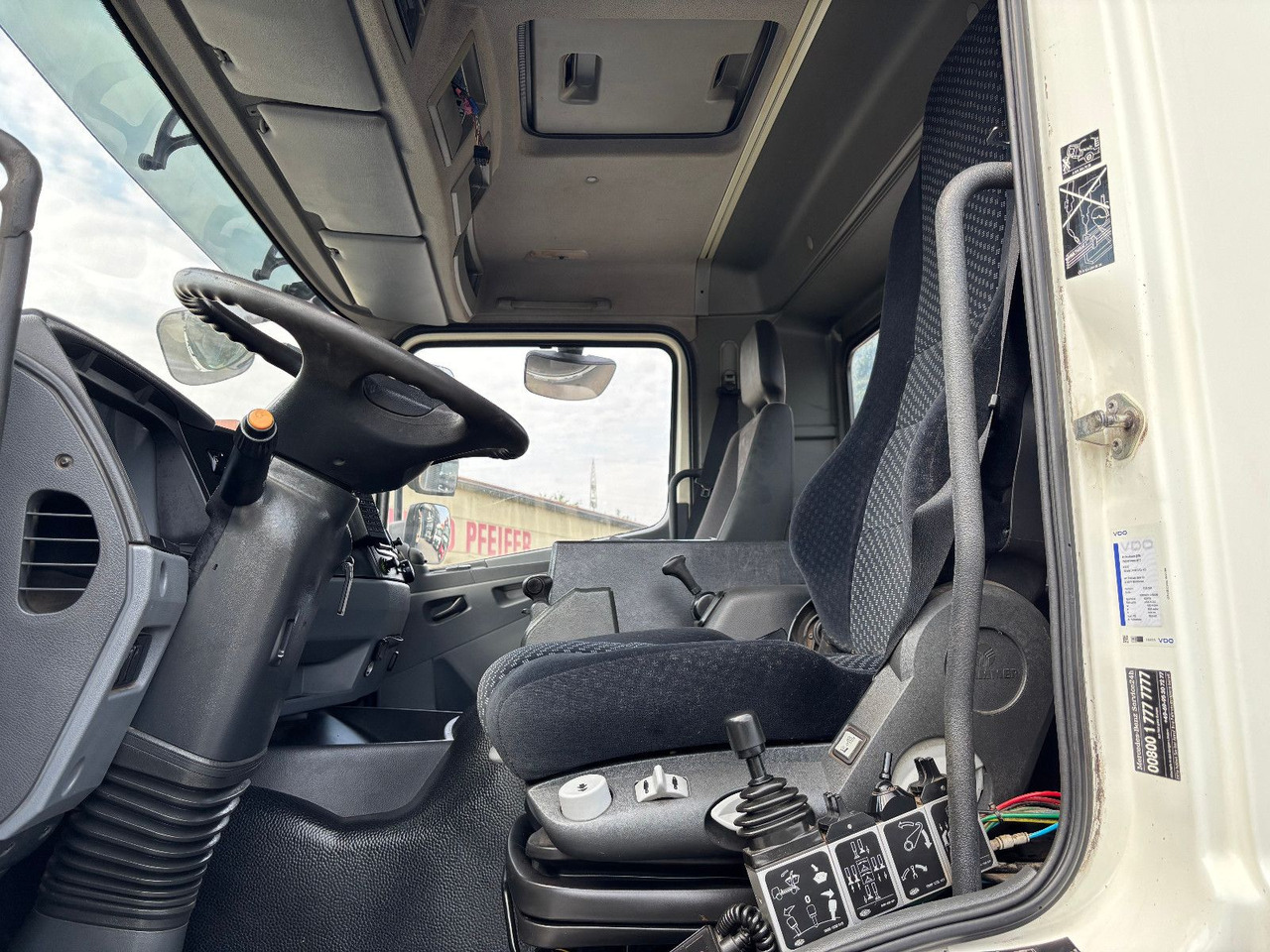 Tipper Mercedes-Benz 1833 Meiller kein 1840: picture 10 Tipper Mercedes-Benz 1833 Meiller kein 1840: picture 10