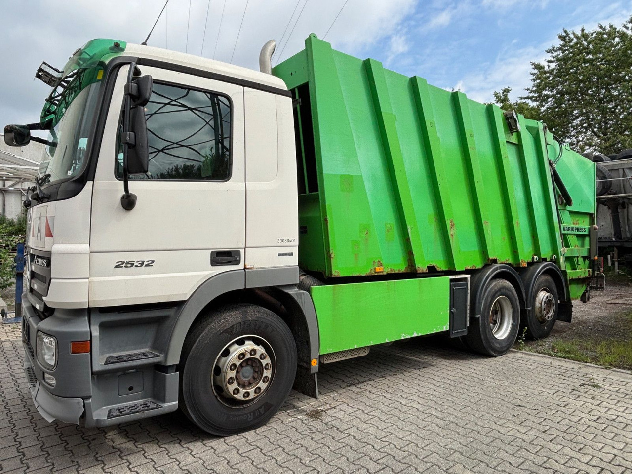 Mercedes-Benz 2532L EU5/Zöller Schüttung/VarioPress/Blatt-Luft - Refuse truck: picture 4 Mercedes-Benz 2532L EU5/Zöller Schüttung/VarioPress/Blatt-Luft - Refuse truck: picture 4