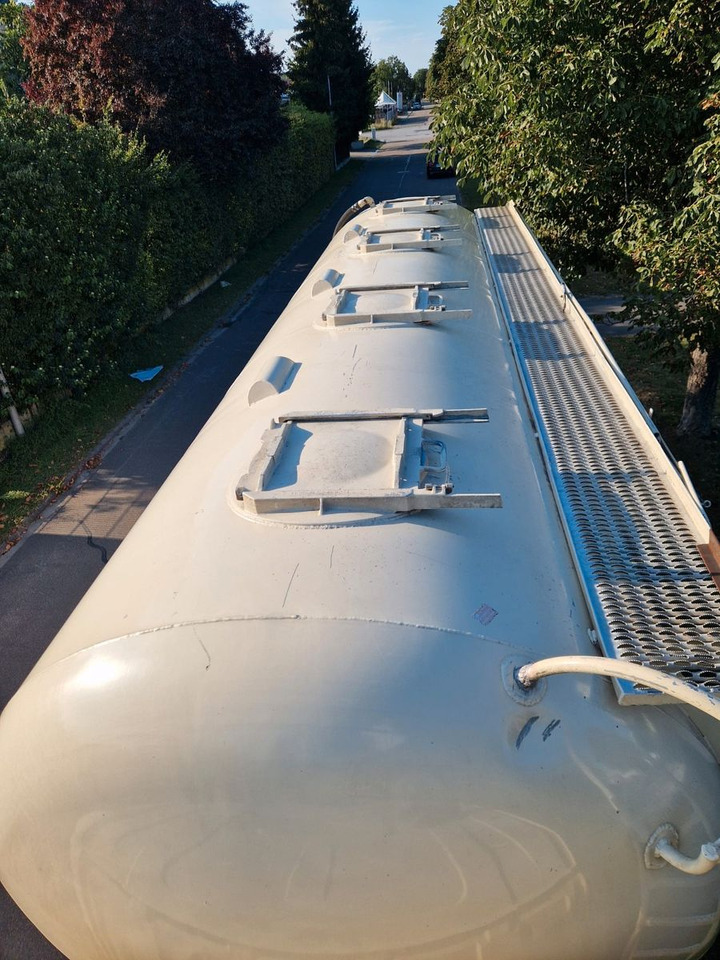 Scania R440 31m³ SILO 4 Kammer/Retarder/Kompressor/Lift - Tanker truck: picture 5 Scania R440 31m³ SILO 4 Kammer/Retarder/Kompressor/Lift - Tanker truck: picture 5