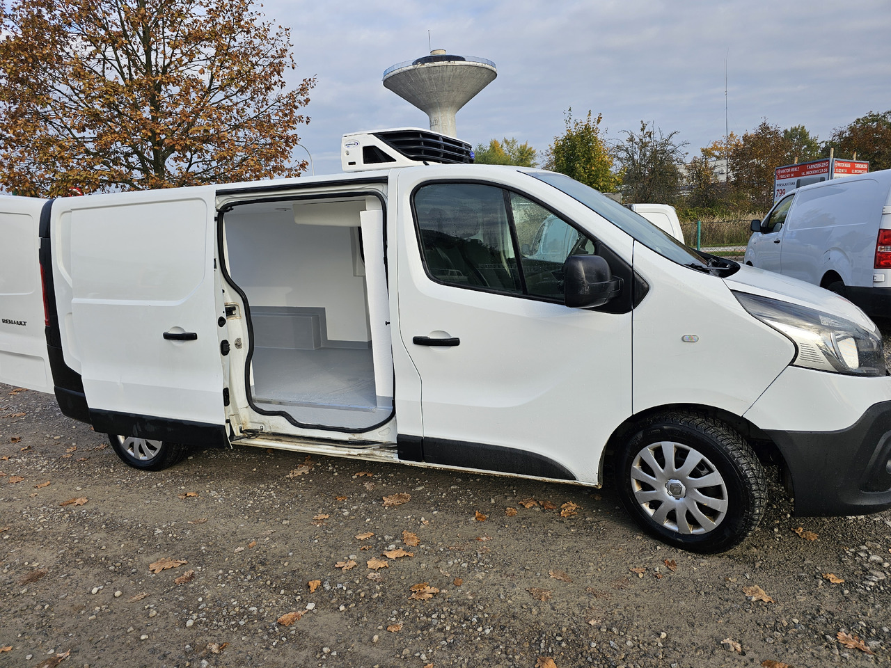 RENAULT TRAFIC MAXI LONG CHLODNIA MROZNIA CARRIER+230V KLIMA NAVI KAMERA EURO6 - Refrigerated delivery van: picture 4 RENAULT TRAFIC MAXI LONG CHLODNIA MROZNIA CARRIER+230V KLIMA NAVI KAMERA EURO6 - Refrigerated delivery van: picture 4