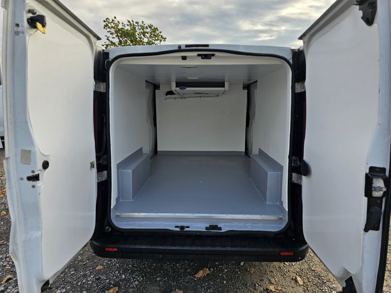 RENAULT TRAFIC MAXI LONG CHLODNIA MROZNIA CARRIER+230V KLIMA NAVI KAMERA EURO6 - Refrigerated delivery van: picture 2 RENAULT TRAFIC MAXI LONG CHLODNIA MROZNIA CARRIER+230V KLIMA NAVI KAMERA EURO6 - Refrigerated delivery van: picture 2