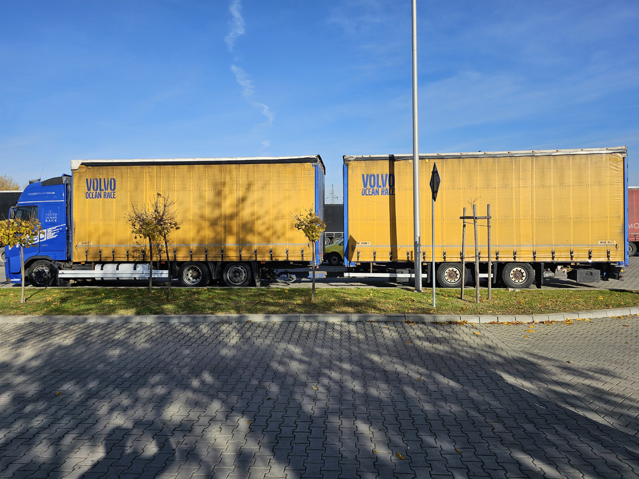 VOLVO FH460 ZESTAW TANDEM 120 M3 PRZEJAZDOWY + PRZYCZEPA FIRANKA SAF - Curtain side truck: picture 2 VOLVO FH460 ZESTAW TANDEM 120 M3 PRZEJAZDOWY + PRZYCZEPA FIRANKA SAF - Curtain side truck: picture 2