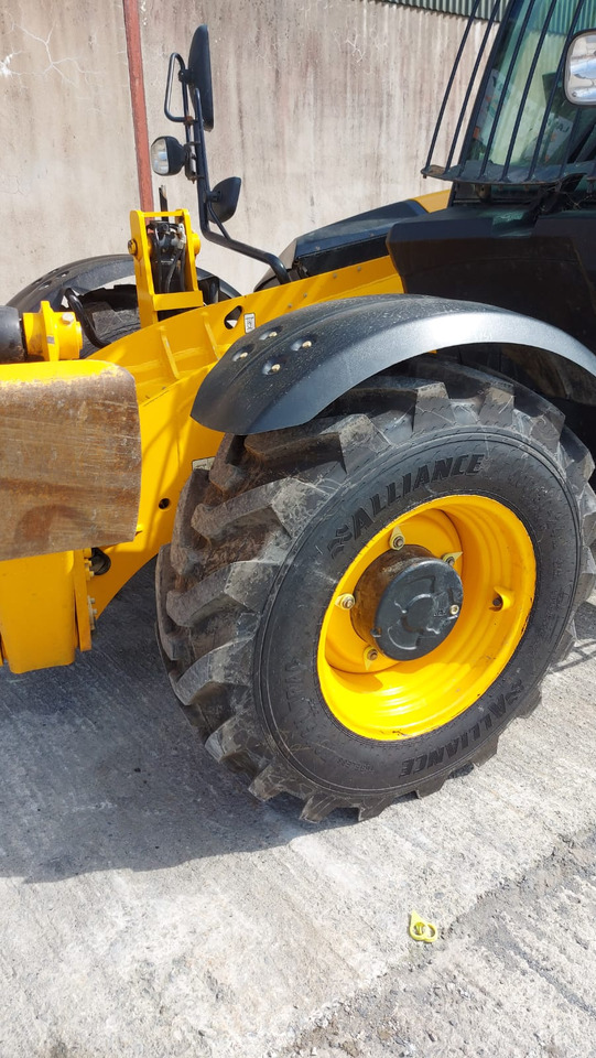 JCB 540-140 - Telescopic handler: picture 2 JCB 540-140 - Telescopic handler: picture 2