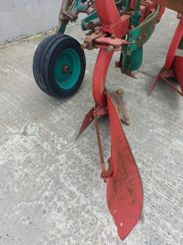 Kverneland ES 100-200-28 - Plough: picture 2 Kverneland ES 100-200-28 - Plough: picture 2