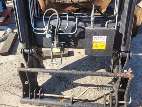 Case Mxm120, Mxm140, Mxm130 New Holland Tm120, Tm140, Tm150 Rossmore Loader - Front loader for tractor: picture 2 Case Mxm120, Mxm140, Mxm130 New Holland Tm120, Tm140, Tm150 Rossmore Loader - Front loader for tractor: picture 2