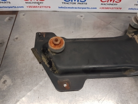 Claas Arion 640, 500, 600 Catalyst Filter Support 0011470820, 0011470480 - Muffler/ Exhaust system for Farm tractor: picture 4 Claas Arion 640, 500, 600 Catalyst Filter Support 0011470820, 0011470480 - Muffler/ Exhaust system for Farm tractor: picture 4