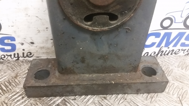 Ford New Holland 40, Ts Series Cab Mount 82021818 , 82021777 , 81866330 - Cab suspension for Farm tractor: picture 2 Ford New Holland 40, Ts Series Cab Mount 82021818 , 82021777 , 81866330 - Cab suspension for Farm tractor: picture 2