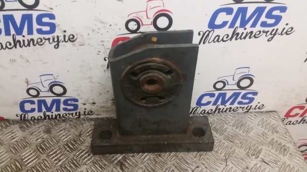 Ford New Holland 40, Ts Series Cab Mount 82021818 , 82021777 , 81866330 - Cab suspension for Farm tractor: picture 1 Ford New Holland 40, Ts Series Cab Mount 82021818 , 82021777 , 81866330 - Cab suspension for Farm tractor: picture 1