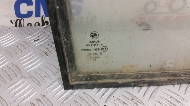 Ford New Holland Cab Low Panel Glass With Frame Rh 83931985 E2nn94000r68aa - Window and parts for Farm tractor: picture 2 Ford New Holland Cab Low Panel Glass With Frame Rh 83931985 E2nn94000r68aa - Window and parts for Farm tractor: picture 2