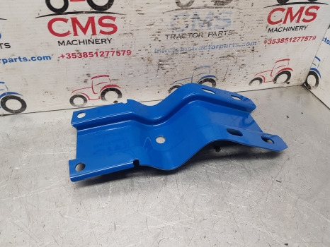 Ford Q, Sq Cab, 10, Tw, 30, 600 Series Cab Mudguard Bracket Support D5nn16n318a - Fender: picture 4 Ford Q, Sq Cab, 10, Tw, 30, 600 Series Cab Mudguard Bracket Support D5nn16n318a - Fender: picture 4