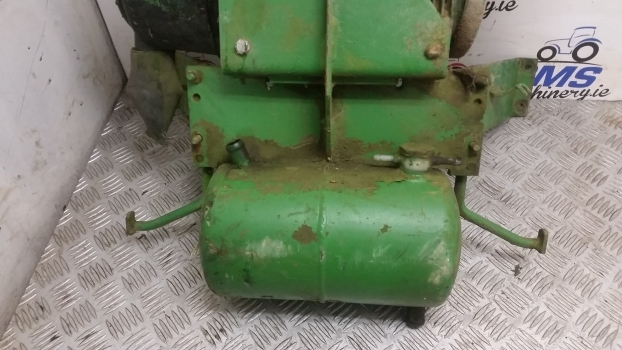 John Deere 3350, 2250 Air Cleaner And Hydraulic Reservoir Al55540, Al66857 - Air filter for Farm tractor: picture 2 John Deere 3350, 2250 Air Cleaner And Hydraulic Reservoir Al55540, Al66857 - Air filter for Farm tractor: picture 2