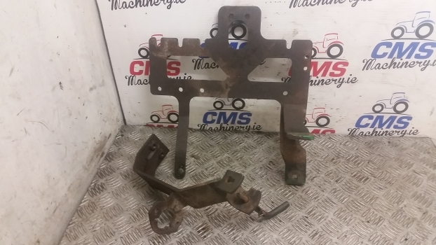 John Deere 5620, 5720, 5820 Hydraulic Valves Bracket Al174425 - Hydraulic valve for Farm tractor: picture 1 John Deere 5620, 5720, 5820 Hydraulic Valves Bracket Al174425 - Hydraulic valve for Farm tractor: picture 1