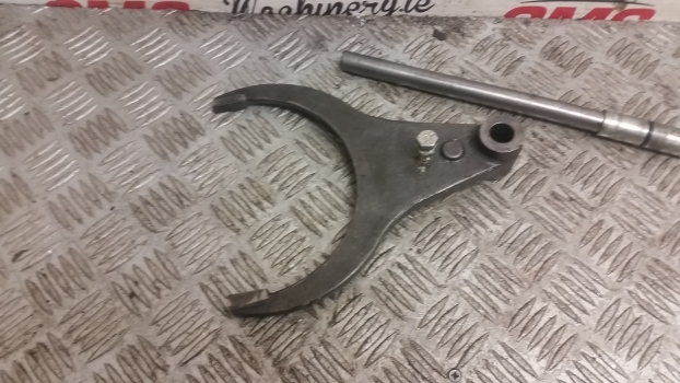 Landini Mythos Series 115 Rear Differential Lock Fork And Shaft 3531772m2, 772r2 - Differential gear for Farm tractor: picture 2 Landini Mythos Series 115 Rear Differential Lock Fork And Shaft 3531772m2, 772r2 - Differential gear for Farm tractor: picture 2