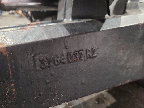 Massey Ferguson 4255 Front Axle Housing Beam Ag105cdl, 3764037r2, 3764036m91 - Front axle: picture 3 Massey Ferguson 4255 Front Axle Housing Beam Ag105cdl, 3764037r2, 3764036m91 - Front axle: picture 3