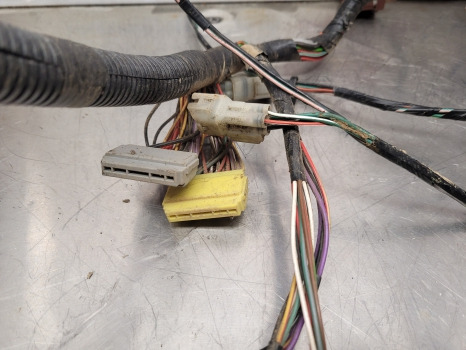 Massey Ferguson 4355, 4255, 4245 Cab Roof Wiring Loom Roof Wiring Loom - Cables/ Wire harness: picture 4 Massey Ferguson 4355, 4255, 4245 Cab Roof Wiring Loom Roof Wiring Loom - Cables/ Wire harness: picture 4