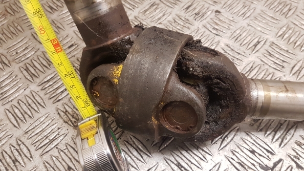 Massey Ferguson 50hx, 50b Front Axle Drive Shaft - Drive shaft for Backhoe loader: picture 4 Massey Ferguson 50hx, 50b Front Axle Drive Shaft - Drive shaft for Backhoe loader: picture 4