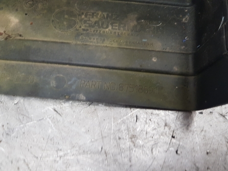 New Holland Case T7.200 Engine Air Cleaner Intake Vent 87518691, 84131959 - Air intake system for Farm tractor: picture 3 New Holland Case T7.200 Engine Air Cleaner Intake Vent 87518691, 84131959 - Air intake system for Farm tractor: picture 3