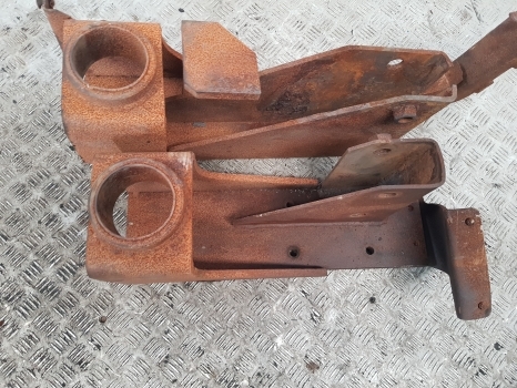 New Holland Case T7, Puma T7.225 Cab Suspension Bracket Support Lhs Rhs 84353071 - Cab suspension for Farm tractor: picture 2 New Holland Case T7, Puma T7.225 Cab Suspension Bracket Support Lhs Rhs 84353071 - Cab suspension for Farm tractor: picture 2