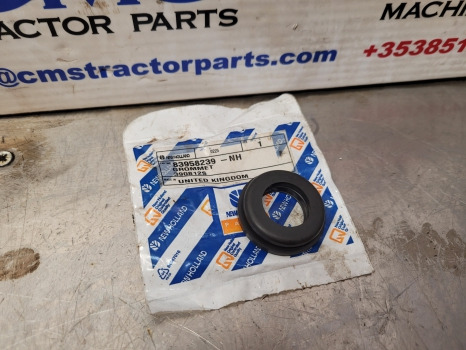 New Holland Ford Case 10, 30, Ts, 40, Tm, Mxm Ser Valve Cover Grommet 83958239 - Engine and parts: picture 3 New Holland Ford Case 10, 30, Ts, 40, Tm, Mxm Ser Valve Cover Grommet 83958239 - Engine and parts: picture 3
