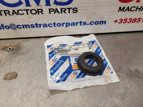 New Holland Ford Case 10, 30, Ts, 40, Tm, Mxm Ser Valve Cover Grommet 83958239 - Engine and parts: picture 1 New Holland Ford Case 10, 30, Ts, 40, Tm, Mxm Ser Valve Cover Grommet 83958239 - Engine and parts: picture 1