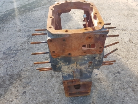 New Holland Tm130, Tm120, Tm140 Transmission Housing 47125398, 44985001 - Gearbox for Farm tractor: picture 3 New Holland Tm130, Tm120, Tm140 Transmission Housing 47125398, 44985001 - Gearbox for Farm tractor: picture 3