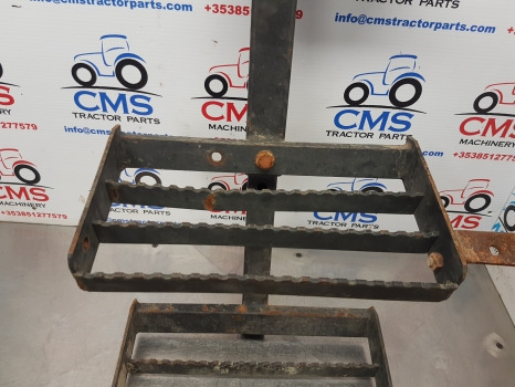 T5000, Tl, Tla, Case Jxu Series, Foot Step Assy Rhs 5184803, 82007963, 82007964 - Footstep for Agricultural machinery: picture 5 T5000, Tl, Tla, Case Jxu Series, Foot Step Assy Rhs 5184803, 82007963, 82007964 - Footstep for Agricultural machinery: picture 5