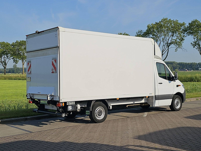 Mercedes-Benz Sprinter 317 Bakwagen Laadklep! - Closed box van: picture 3 Mercedes-Benz Sprinter 317 Bakwagen Laadklep! - Closed box van: picture 3