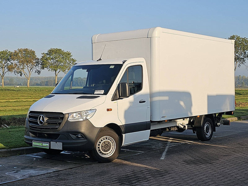 Mercedes-Benz Sprinter 317 Bakwagen Laadklep! - Closed box van: picture 2 Mercedes-Benz Sprinter 317 Bakwagen Laadklep! - Closed box van: picture 2