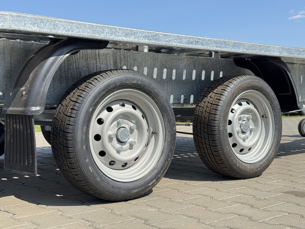 NIEWIADÓW Jupiter 4.5 - 450 x 210 cm / 2700 kg - Autotransporter trailer: picture 3 NIEWIADÓW Jupiter 4.5 - 450 x 210 cm / 2700 kg - Autotransporter trailer: picture 3