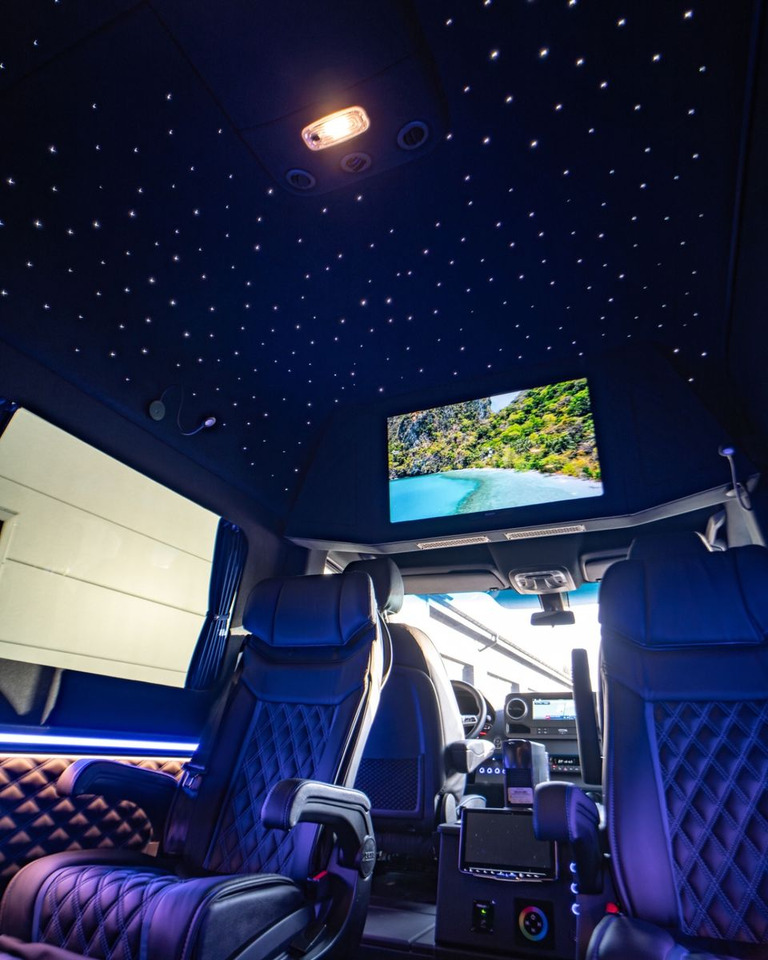 Mercedes-Benz Sprinter 319 VIP Van/ Sleeping Area/ Ski Holders - People carrier: picture 2 Mercedes-Benz Sprinter 319 VIP Van/ Sleeping Area/ Ski Holders - People carrier: picture 2