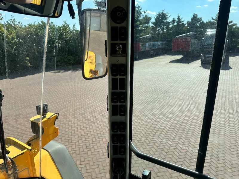 Wheel loader Volvo L120 F: picture 19