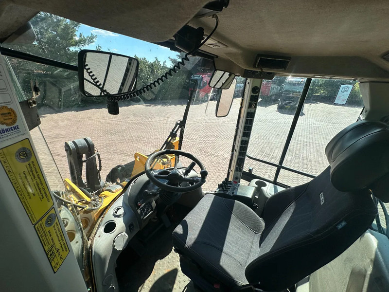 Wheel loader Volvo L120 F: picture 17