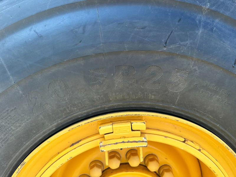 New Wheel loader Volvo L90 H: picture 15