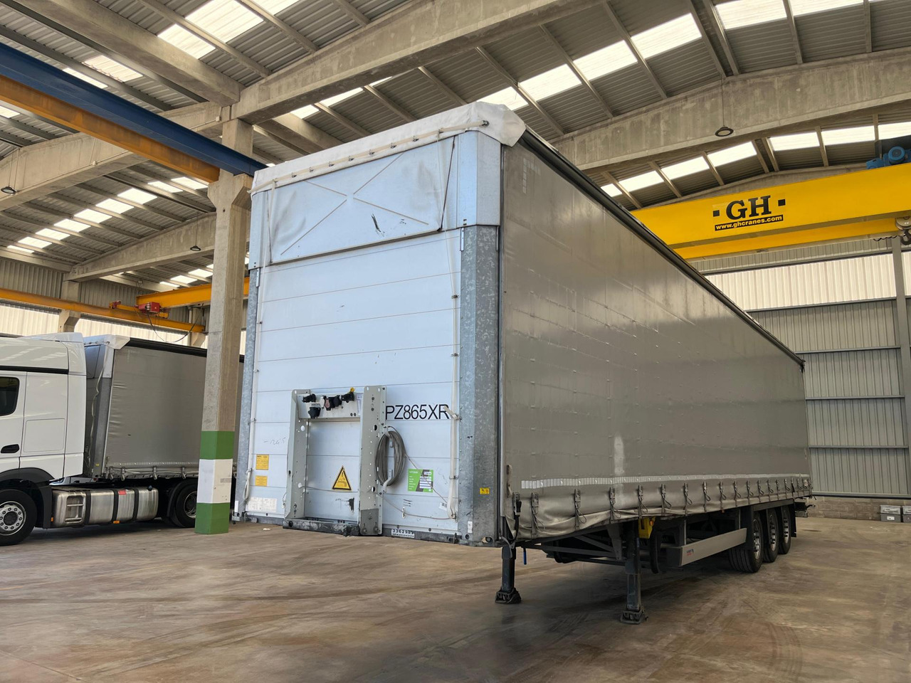 Schmitz Cargobull SCS24/L Varios - Curtainsider semi-trailer: picture 1 Schmitz Cargobull SCS24/L Varios - Curtainsider semi-trailer: picture 1