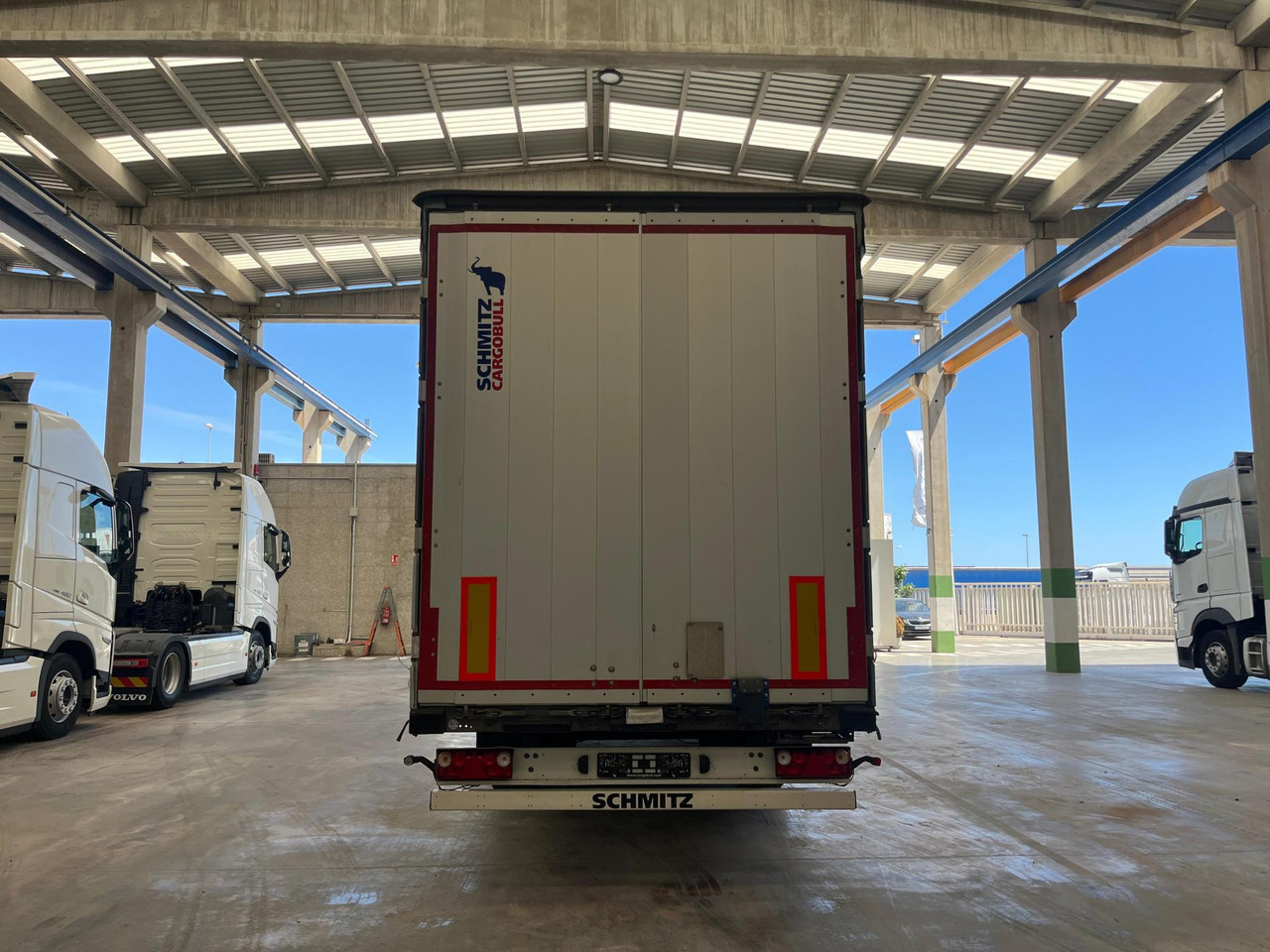 Schmitz Cargobull SCS24/L Varios - Curtainsider semi-trailer: picture 4 Schmitz Cargobull SCS24/L Varios - Curtainsider semi-trailer: picture 4