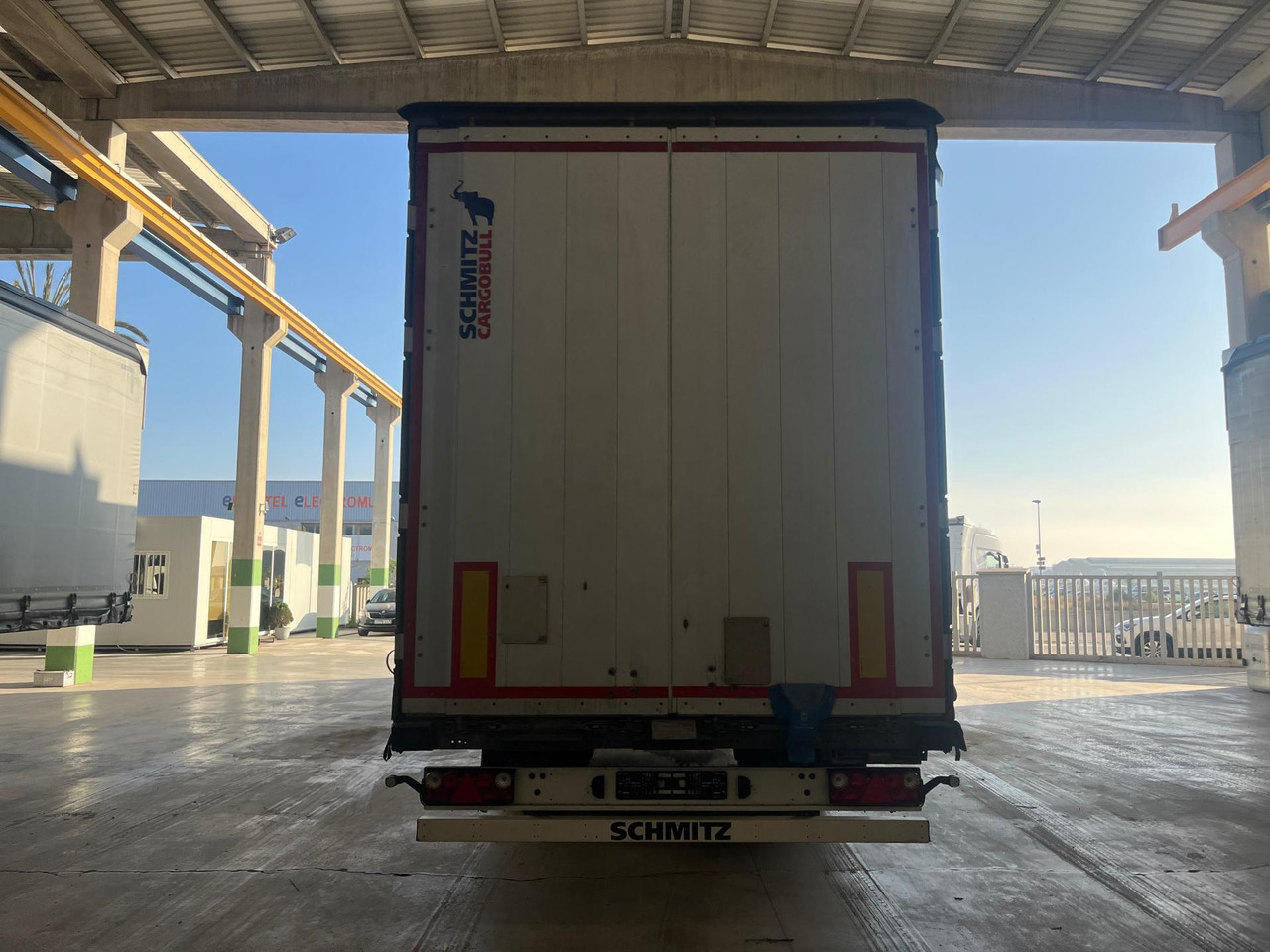Schmitz Cargobull SCS24/L Varios - Curtainsider semi-trailer: picture 3 Schmitz Cargobull SCS24/L Varios - Curtainsider semi-trailer: picture 3