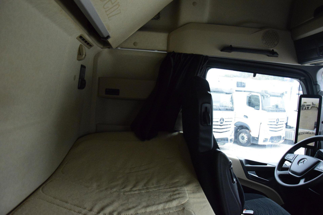 Tractor unit Mercedes-Benz Actros 5 1845 BigSpace: picture 12