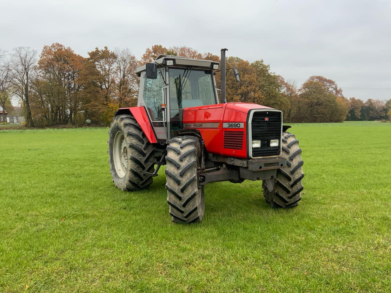 Massey Ferguson MF 3690 - Farm tractor: picture 1 Massey Ferguson MF 3690 - Farm tractor: picture 1