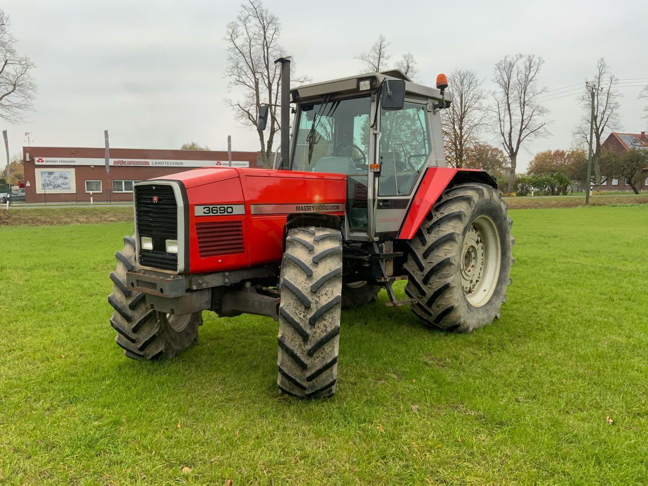 Massey Ferguson MF 3690 - Farm tractor: picture 3 Massey Ferguson MF 3690 - Farm tractor: picture 3