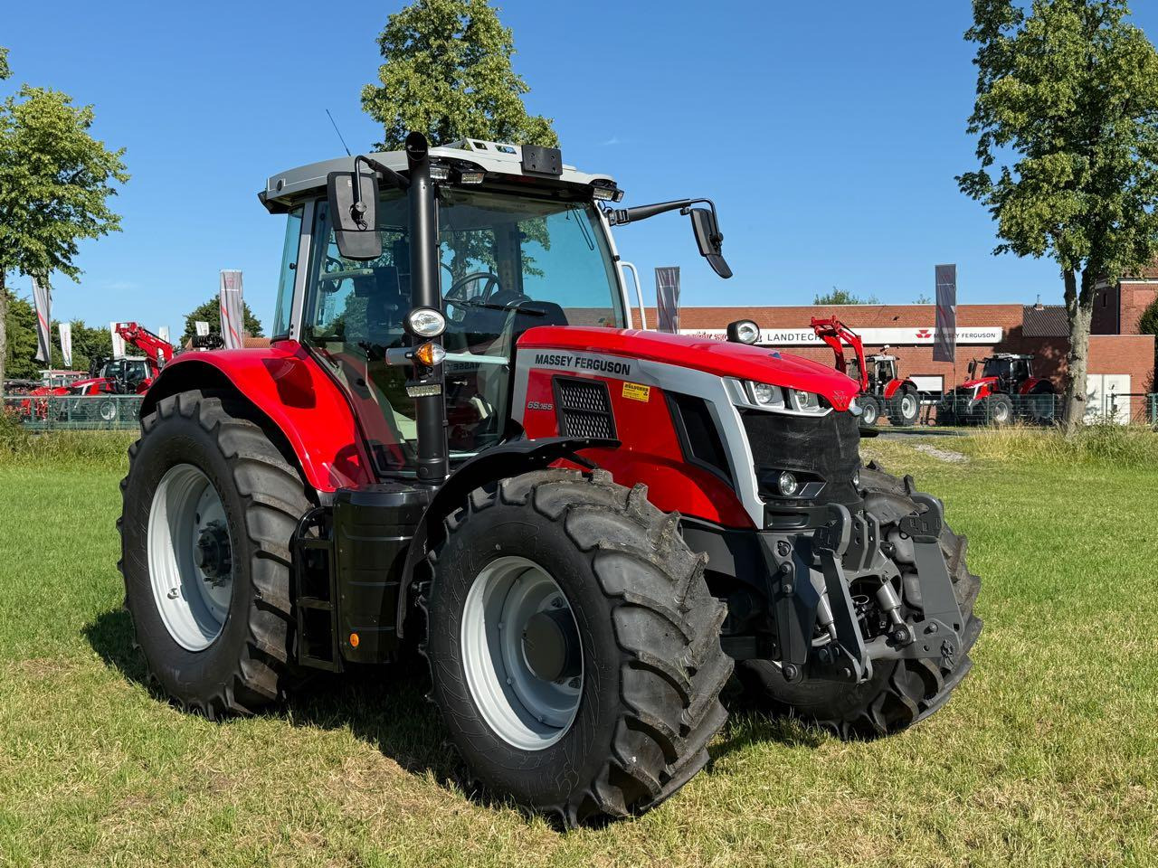 Massey Ferguson MF 6S.165 DYNA-VT - Farm tractor: picture 2 Massey Ferguson MF 6S.165 DYNA-VT - Farm tractor: picture 2