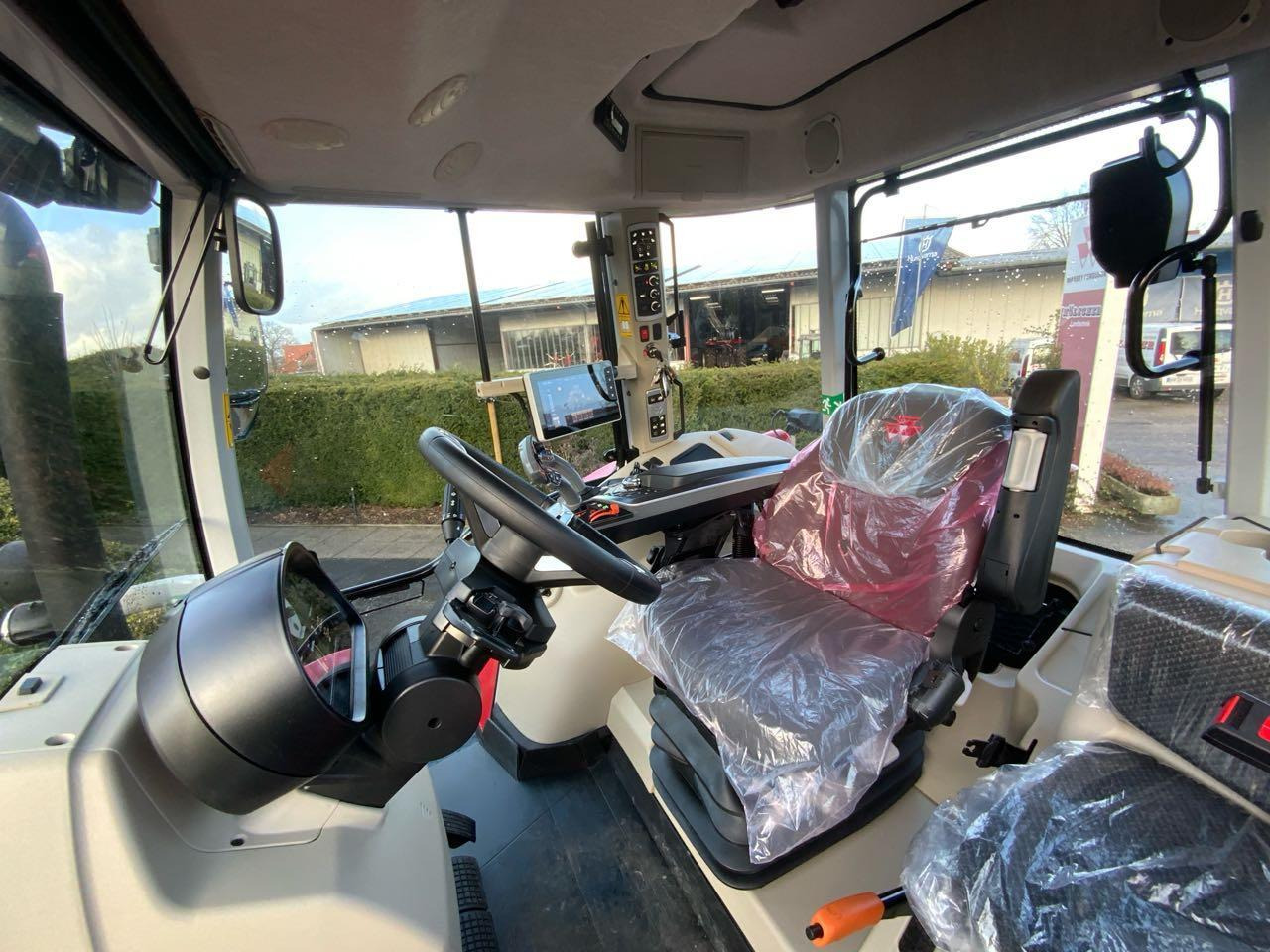 Massey Ferguson MF 7S.180 DYNA-VT - Farm tractor: picture 4 Massey Ferguson MF 7S.180 DYNA-VT - Farm tractor: picture 4