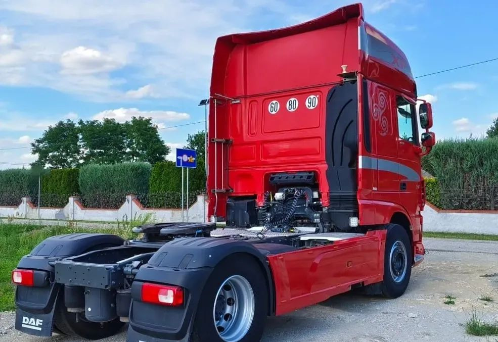 DAF XF 530 Super Space Cab | RETARDER | KLIMATYZACJA | EURO 6 | 2018 | 530 000 km - Tractor unit: picture 4 DAF XF 530 Super Space Cab | RETARDER | KLIMATYZACJA | EURO 6 | 2018 | 530 000 km - Tractor unit: picture 4